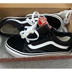 Vans Old Skool Sneakers NWT 🖤🤍